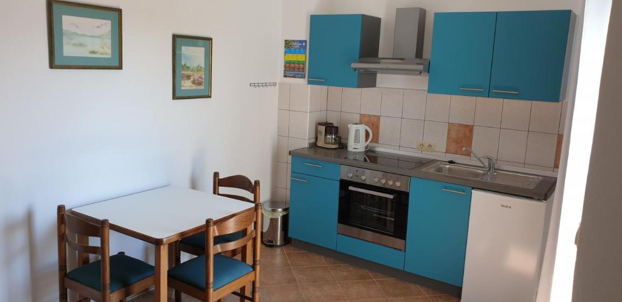 Apartment Roglic Раб Екстер'єр фото