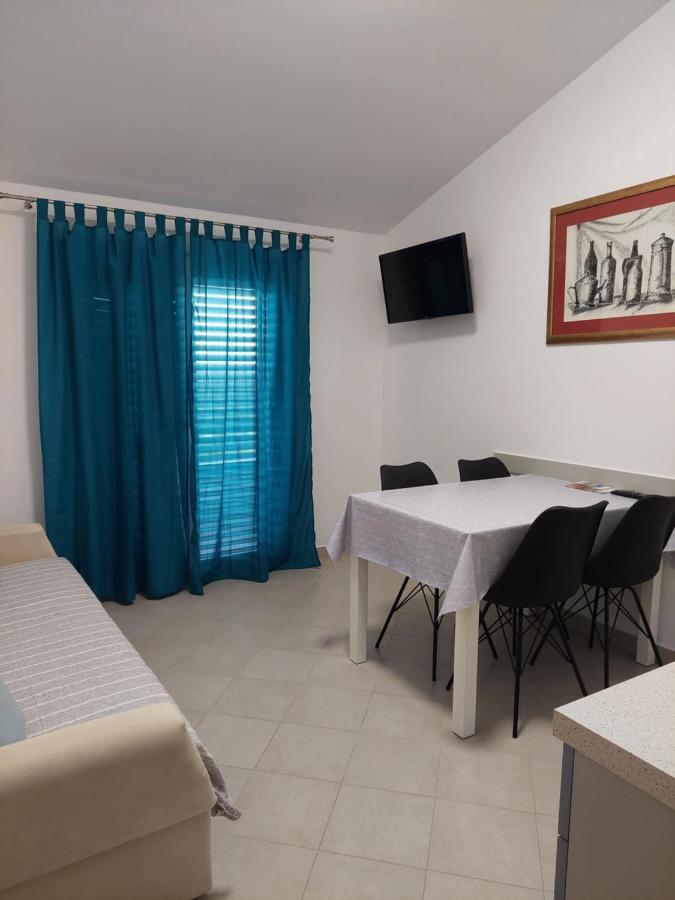 Apartment Roglic Раб Екстер'єр фото