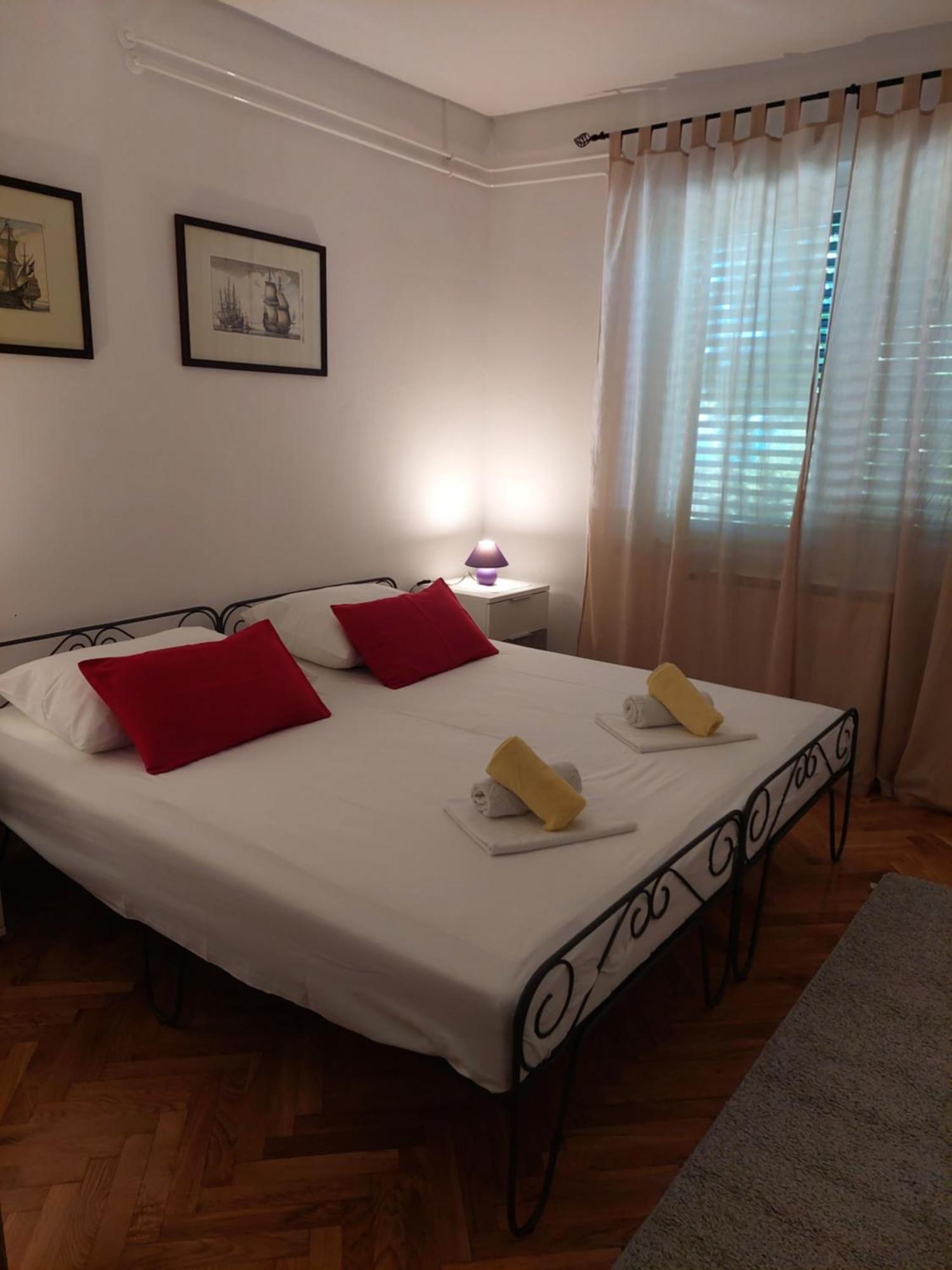 Apartment Roglic Раб Екстер'єр фото