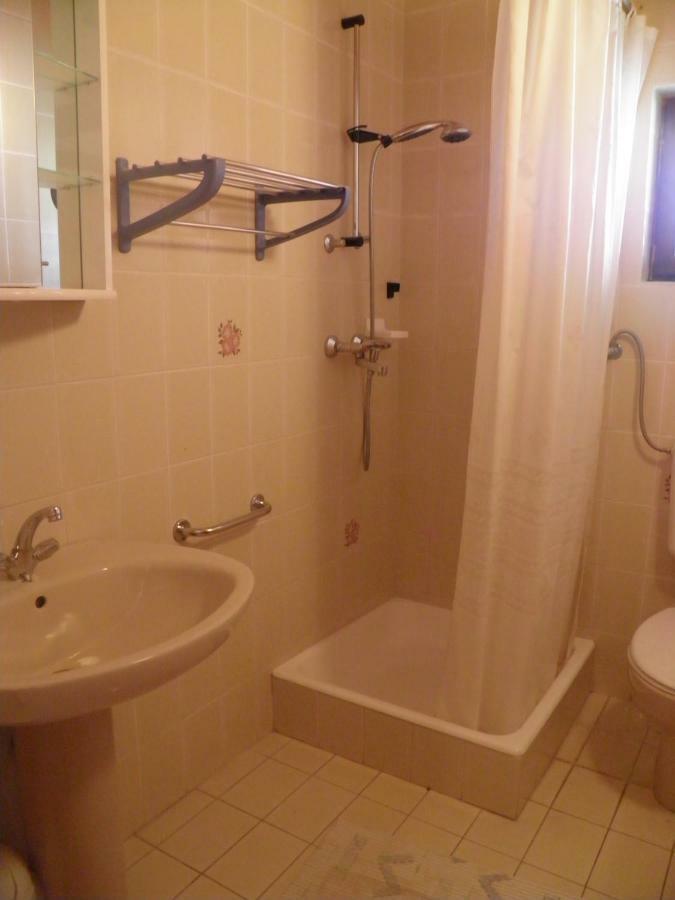 Apartment Roglic Раб Екстер'єр фото